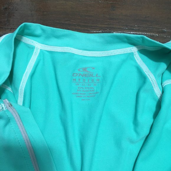 Used Longsleeve Roxy Teal Rashguard size Medium - Picture 3 of 6